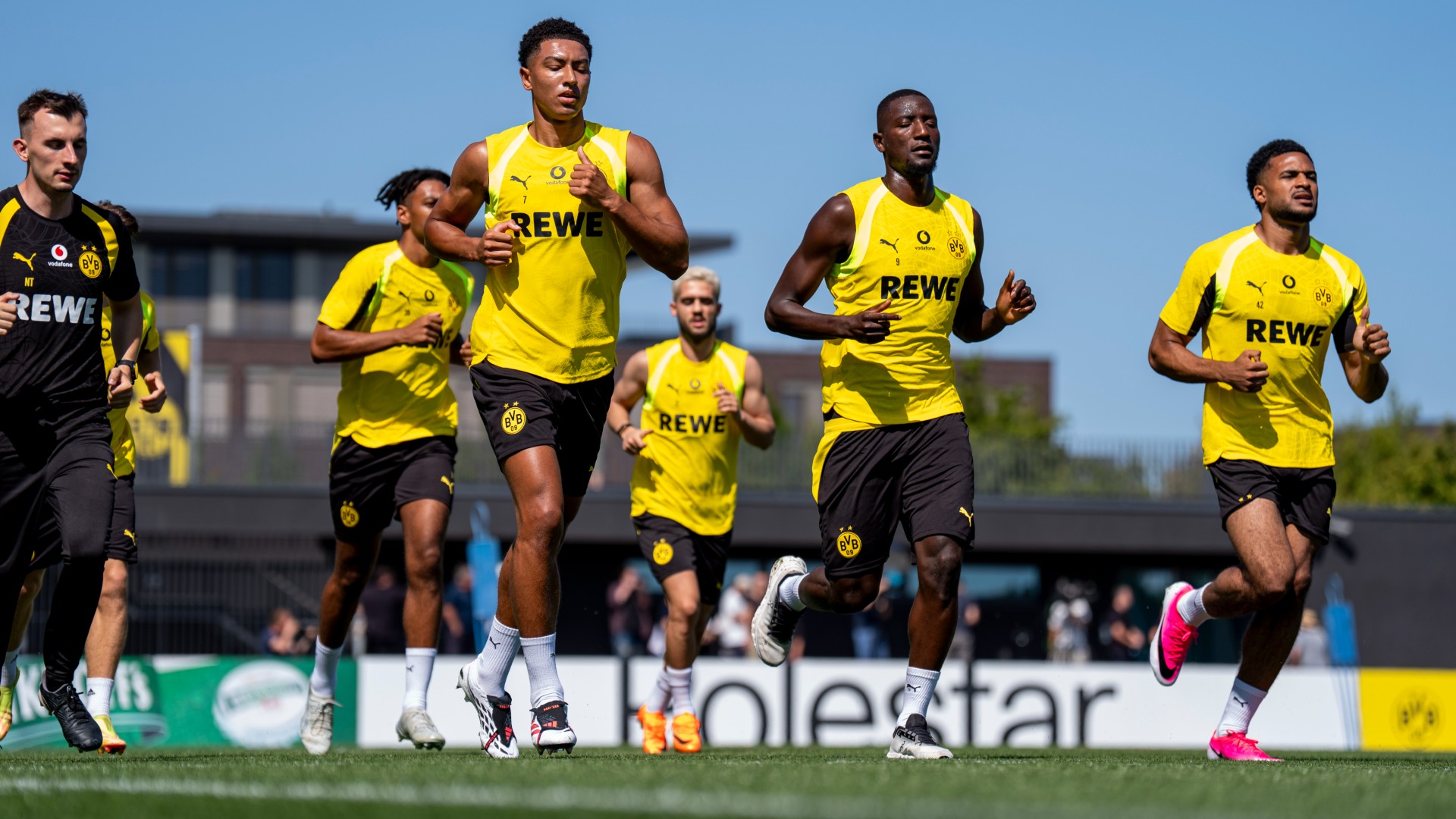 Dortmund want three good signings